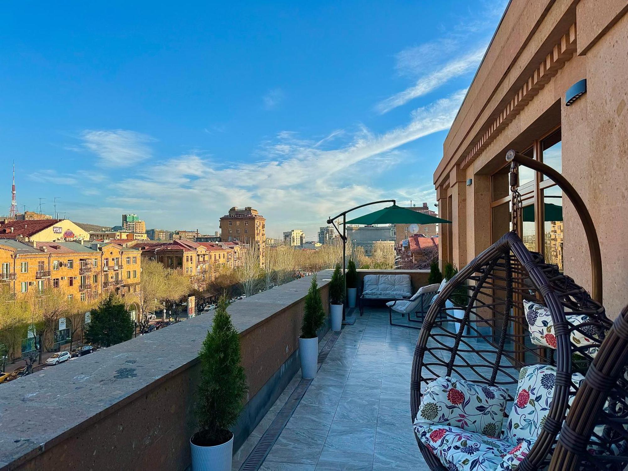 Touch The Sky Apartment Erivan Exterior foto