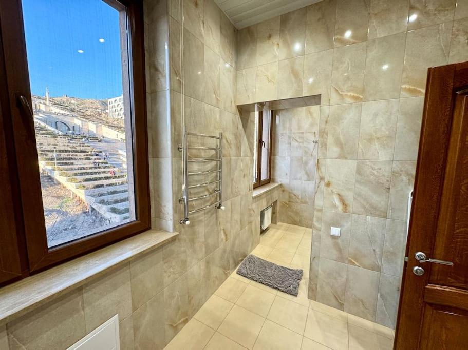 Touch The Sky Apartment Erivan Exterior foto
